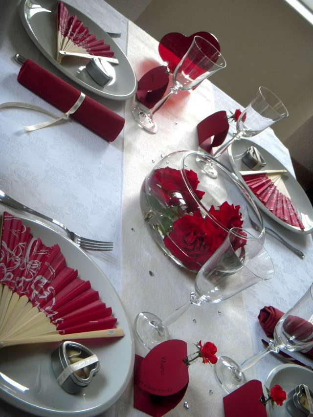 decoration table saint valentin theme coeur rouge