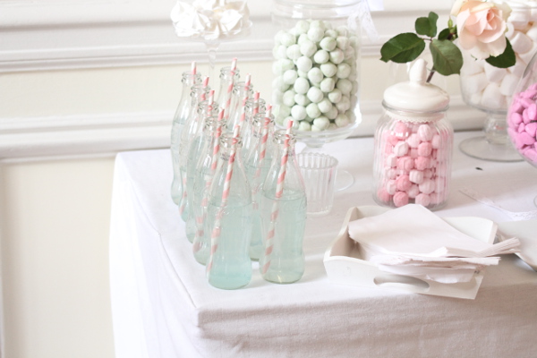 decoration mariage vintage candy bar sweet table bouteille verre paille
