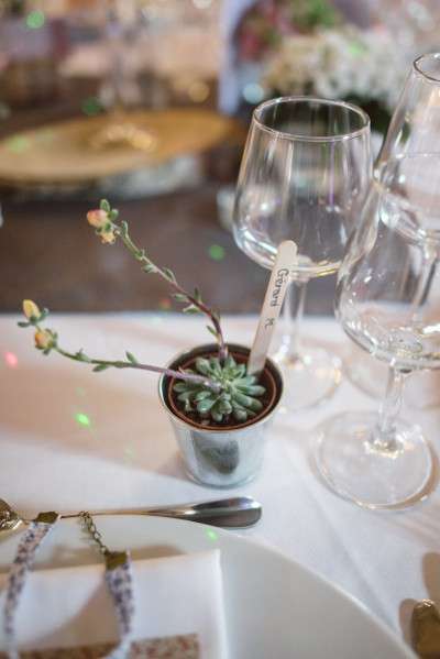 decoration_mariage_rustique_retro marque place pot zinc batonnet bois